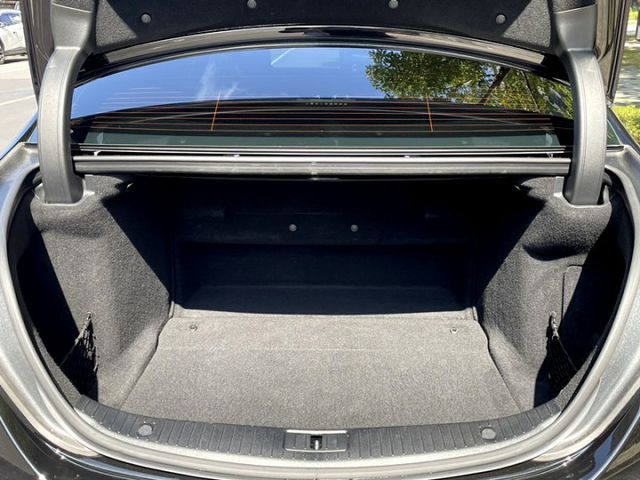極品豪華董級座駕/總代理S400 LWB/原廠保養低里程/禮車+商務套件/電動吸門+尾門/前後座冷熱電動椅/新車587萬  第18張相片