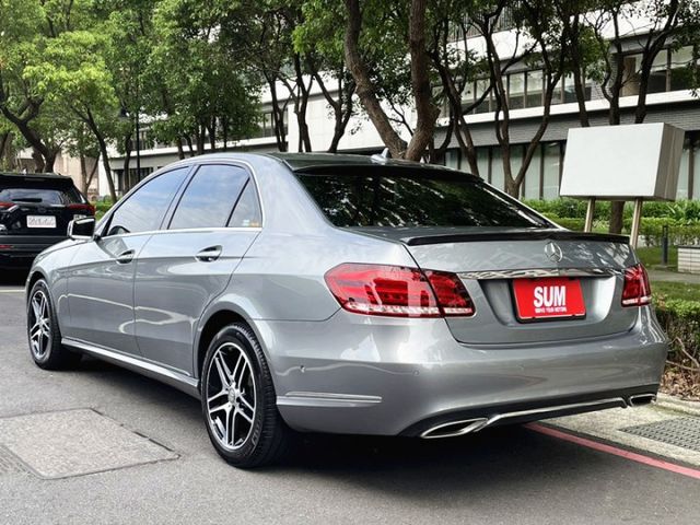 〈極品低里程總代理E250小改款〉氛圍感爆棚/全原版件/智慧免鑰/氣氛+流水燈/專用安卓機/360環景/AMG鋁圈+新胎  第2張相片