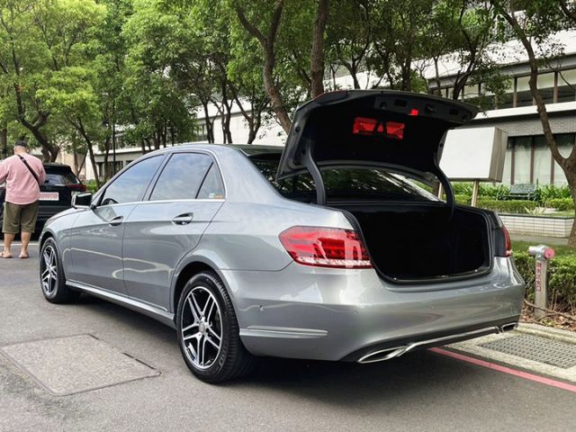 〈極品低里程總代理E250小改款〉氛圍感爆棚/全原版件/智慧免鑰/氣氛+流水燈/專用安卓機/360環景/AMG鋁圈+新胎  第20張相片