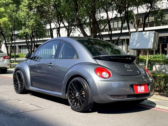 〈市場稀有少數低里程〉NEW BEETLE 小改款金龜車 6速手自 認證車 升級18吋鋁圈 倍適登避震 LED頭燈 尾翼  第2張相片