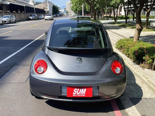 〈市場稀有少數低里程〉NEW BEETLE 小改款金龜車 6速手自 認證車 升級18吋鋁圈 倍適登避震 LED頭燈 尾翼  第5張相片