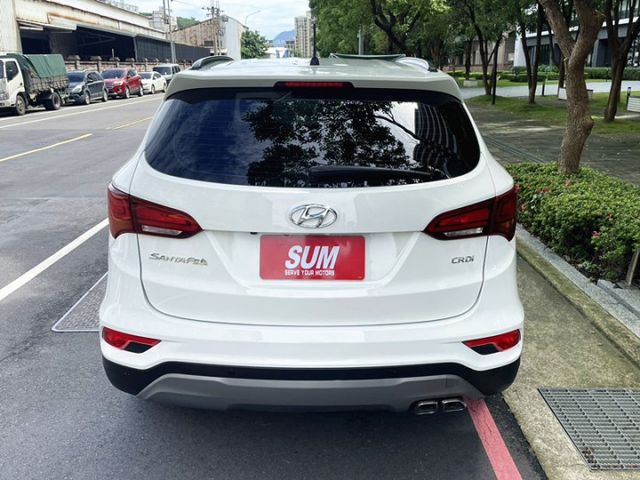 〈極品跑少柴油休旅〉小改款2.2貴族版/認證車原版件/稀有5+2人座/定速/光感頭燈/雨滴感應/循跡/電動椅/多功能影音  第5張相片