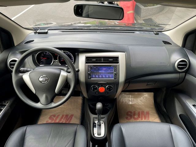 〈極品車況僅跑4萬公里〉認證車 原版件 全程原廠保養 恆溫 車頂架 影音螢幕 內裝宛如新車感受 四條九成新胎 靈活大空間  第7張相片