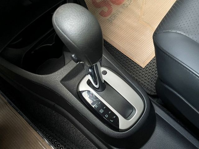 〈極品車況僅跑4萬公里〉認證車 原版件 全程原廠保養 恆溫 車頂架 影音螢幕 內裝宛如新車感受 四條九成新胎 靈活大空間  第13張相片