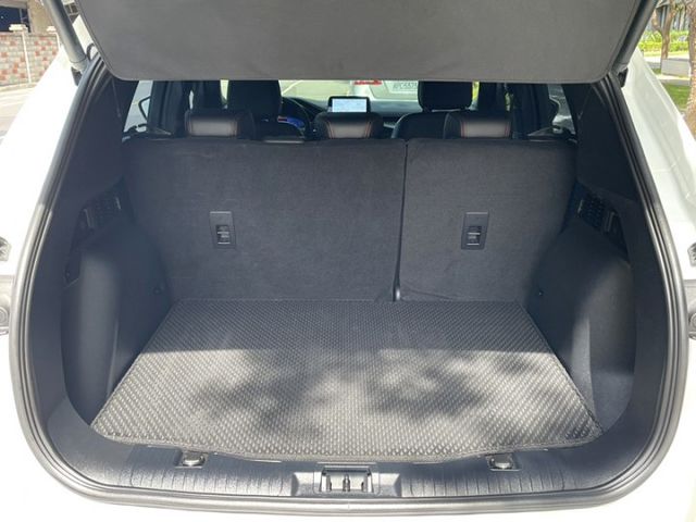 〈頂級動感平價跑旅〉小改款ST-LINE/一手車享全方位原廠保固/AWD/全景天窗/環景/全速域/電尾門/CarPlay  第16張相片