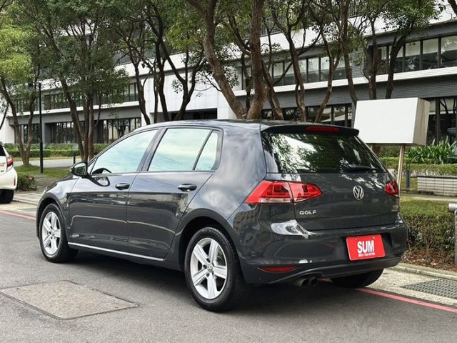 〈低預算入手熱門掀背小鋼砲〉七代特殊灰1.4TSI/一手認證車/原版件/里程保證/LED日行燈/定速/恆溫/多媒體影音  第2張相片