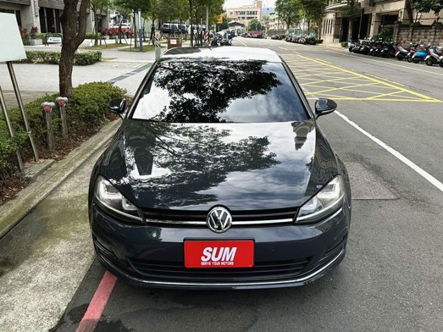 〈低預算入手熱門掀背小鋼砲〉七代特殊灰1.4TSI/一手認證車/原版件/里程保證/LED日行燈/定速/恆溫/多媒體影音  第4張相片