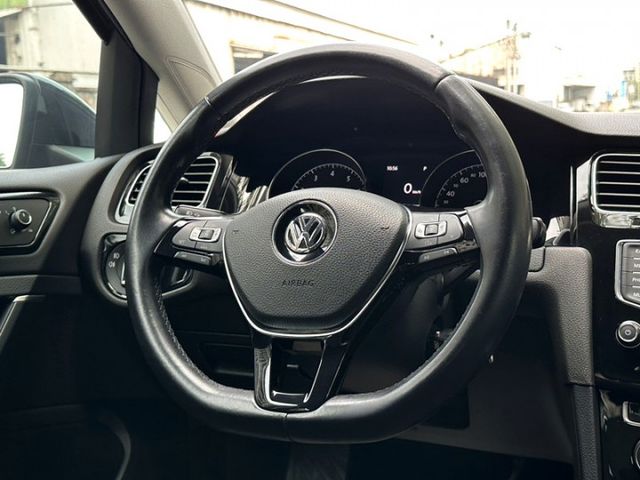 〈低預算入手熱門掀背小鋼砲〉七代特殊灰1.4TSI/一手認證車/原版件/里程保證/LED日行燈/定速/恆溫/多媒體影音  第8張相片