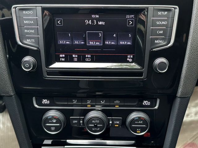 〈低預算入手熱門掀背小鋼砲〉七代特殊灰1.4TSI/一手認證車/原版件/里程保證/LED日行燈/定速/恆溫/多媒體影音  第10張相片