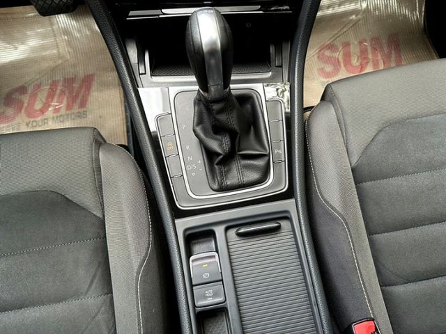 〈低預算入手熱門掀背小鋼砲〉七代特殊灰1.4TSI/一手認證車/原版件/里程保證/LED日行燈/定速/恆溫/多媒體影音  第12張相片