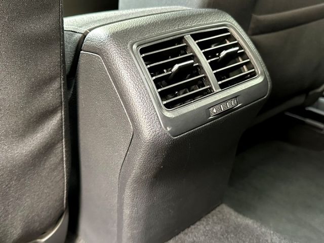 〈低預算入手熱門掀背小鋼砲〉七代特殊灰1.4TSI/一手認證車/原版件/里程保證/LED日行燈/定速/恆溫/多媒體影音  第14張相片