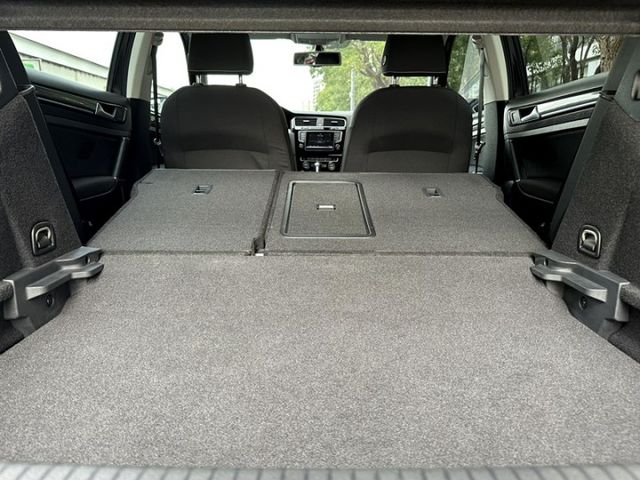 〈低預算入手熱門掀背小鋼砲〉七代特殊灰1.4TSI/一手認證車/原版件/里程保證/LED日行燈/定速/恆溫/多媒體影音  第16張相片