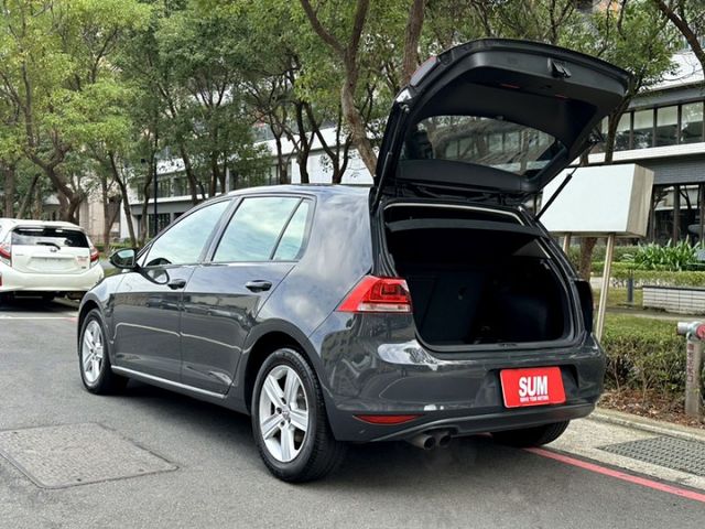 〈低預算入手熱門掀背小鋼砲〉七代特殊灰1.4TSI/一手認證車/原版件/里程保證/LED日行燈/定速/恆溫/多媒體影音  第20張相片