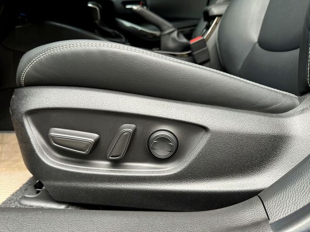 〈油電旗艦版〉23年領牌/自用一手原版件/原廠保養/原廠保固/LED頭燈/數位儀表/跟車/抬顯/盲點/電動椅/環景/影音  第16張相片