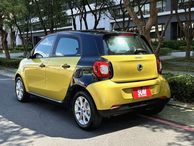 〈最安全的都市精靈〉一手女用認證車/獨特四座掀背吸睛款/低稅金制霸/市區停車便利/定速/恆溫/循跡/模式切換/市面稀有  第2張相片