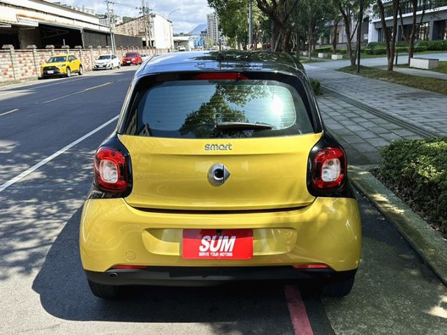 〈最安全的都市精靈〉一手女用認證車/獨特四座掀背吸睛款/低稅金制霸/市區停車便利/定速/恆溫/循跡/模式切換/市面稀有  第5張相片