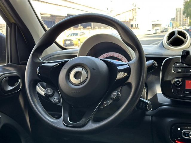 〈最安全的都市精靈〉一手女用認證車/獨特四座掀背吸睛款/低稅金制霸/市區停車便利/定速/恆溫/循跡/模式切換/市面稀有  第8張相片