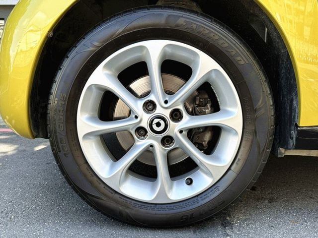 〈最安全的都市精靈〉一手女用認證車/獨特四座掀背吸睛款/低稅金制霸/市區停車便利/定速/恆溫/循跡/模式切換/市面稀有  第17張相片