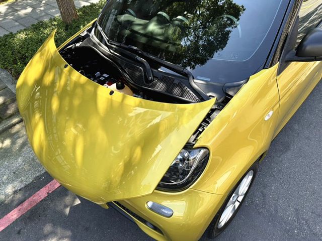 〈最安全的都市精靈〉一手女用認證車/獨特四座掀背吸睛款/低稅金制霸/市區停車便利/定速/恆溫/循跡/模式切換/市面稀有  第18張相片