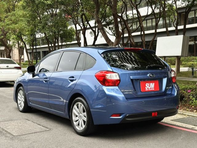 〈低里程頂級五門掀背鯊〉一手車原鈑件/摸門/一鍵啟動/定速/日行燈/HID自動頭燈/雨滴感應/分區溫控/循跡/AWD  第2張相片