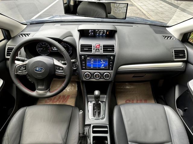 〈低里程頂級五門掀背鯊〉一手車原鈑件/摸門/一鍵啟動/定速/日行燈/HID自動頭燈/雨滴感應/分區溫控/循跡/AWD  第6張相片