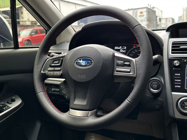 〈低里程頂級五門掀背鯊〉一手車原鈑件/摸門/一鍵啟動/定速/日行燈/HID自動頭燈/雨滴感應/分區溫控/循跡/AWD  第8張相片