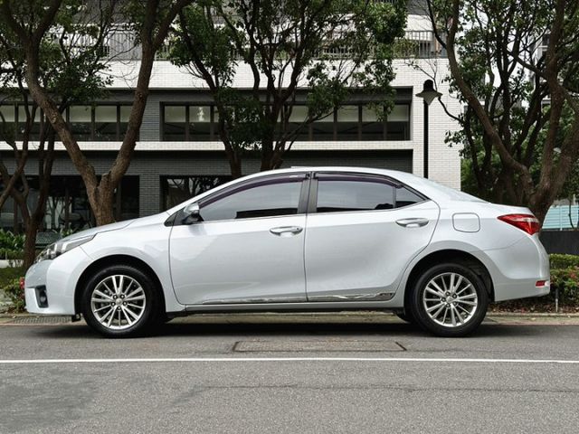 〈國民代步車銷售冠軍〉經典款/認證/原版件/定速/恆溫/安卓機/CarPlay/前雷達/省油又省稅/分期低月繳/全省保固  第3張相片