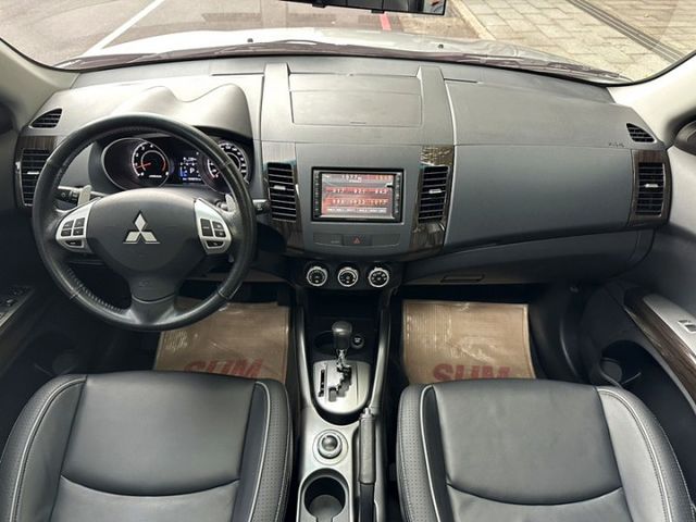 〈平價露營SUV首選〉稀有4WD旗艦版/一手車原版件/僅跑10萬公里/HID頭燈/電動椅/免鑰啟動/恆溫/天窗/換檔快撥  第6張相片