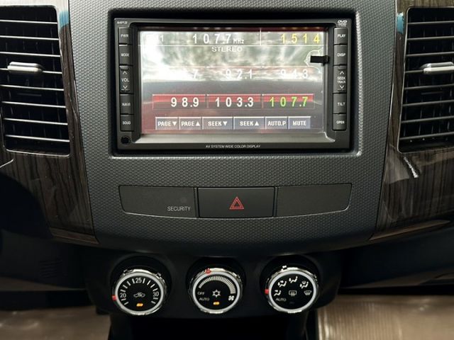 〈平價露營SUV首選〉稀有4WD旗艦版/一手車原版件/僅跑10萬公里/HID頭燈/電動椅/免鑰啟動/恆溫/天窗/換檔快撥  第10張相片