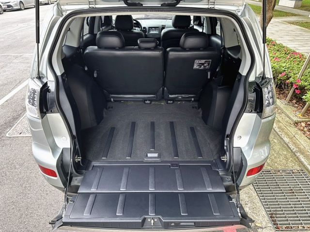 〈平價露營SUV首選〉稀有4WD旗艦版/一手車原版件/僅跑10萬公里/HID頭燈/電動椅/免鑰啟動/恆溫/天窗/換檔快撥  第15張相片