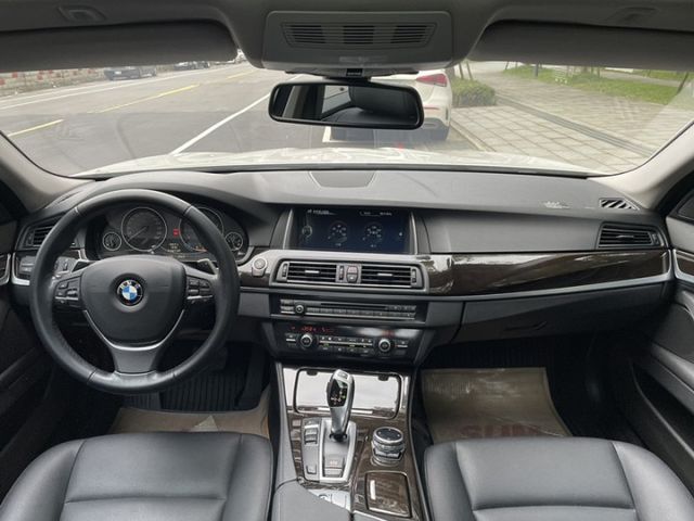 5 SERIES SEDAN F10  第6張相片