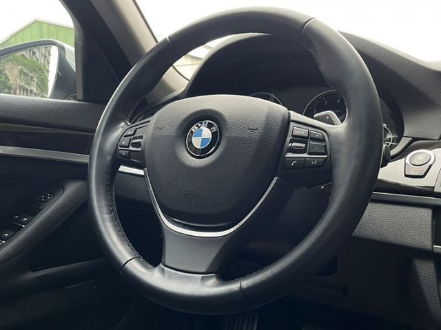 5 SERIES SEDAN F10  第7張相片