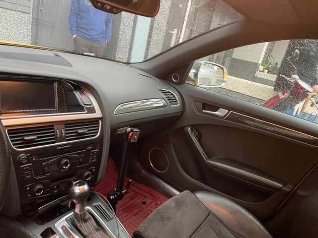 AUDI s4 黃黑  第4張相片