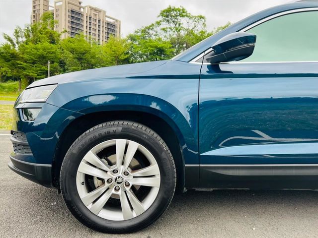 SKODA KAROQ 藍  第7張相片