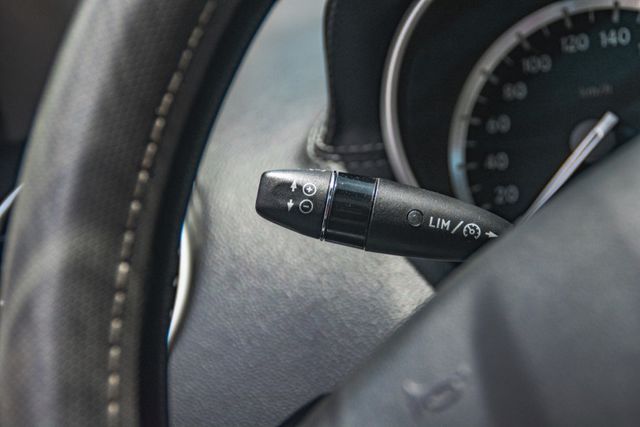 一手董座車.大天窗頂級.渦輪.I-KEY.定速.電椅.導航.倒顯.電視影音.電尾門.HID.後座自收折.三排七座.超讚!  第9張相片