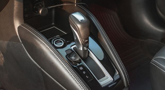一手車.僅跑一萬多.原鈑原漆.I-KEY.定速.TCS.盲點.換道輔助.偏離警示.急煞.環景.影音.空力套件.根本像新車  第11張相片