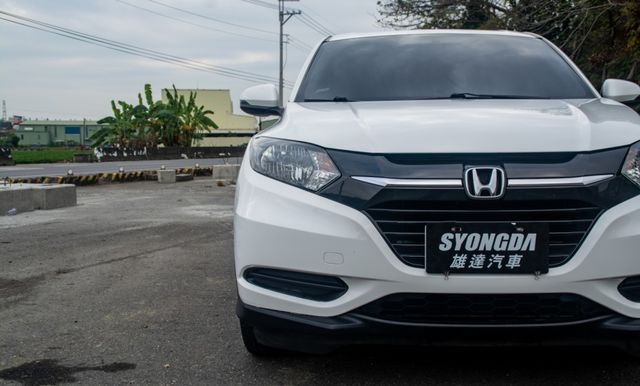 17年式 日式SUV精品車 I-KEY 定速 換檔撥片 恆溫 TCS防滑 導航倒車顯影 高階影音 俐落好開 享受駕馭感!  第2張相片