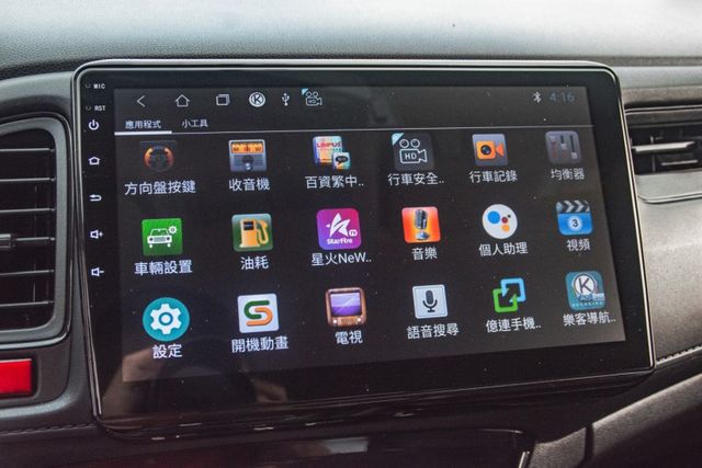 17年式 日式SUV精品車 I-KEY 定速 換檔撥片 恆溫 TCS防滑 導航倒車顯影 高階影音 俐落好開 享受駕馭感!  第10張相片