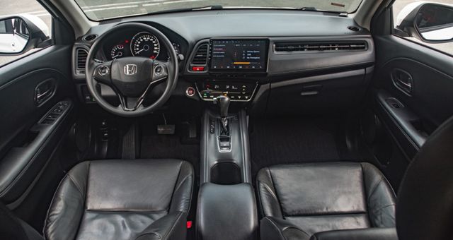 17年式 日式SUV精品車 I-KEY 定速 換檔撥片 恆溫 TCS防滑 導航倒車顯影 高階影音 俐落好開 享受駕馭感!  第14張相片