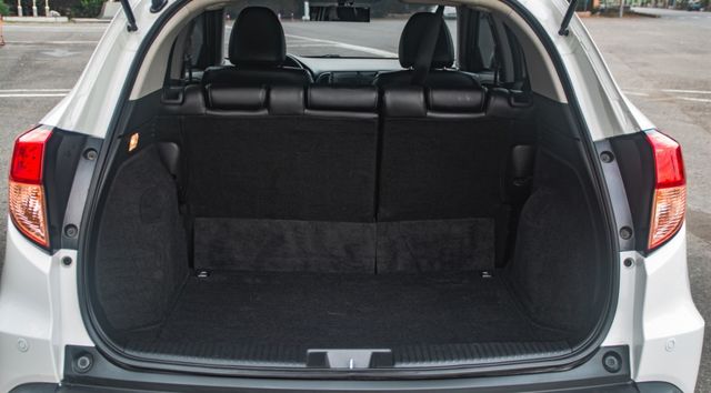 17年式 日式SUV精品車 I-KEY 定速 換檔撥片 恆溫 TCS防滑 導航倒車顯影 高階影音 俐落好開 享受駕馭感!  第16張相片