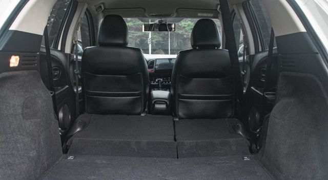 17年式 日式SUV精品車 I-KEY 定速 換檔撥片 恆溫 TCS防滑 導航倒車顯影 高階影音 俐落好開 享受駕馭感!  第18張相片