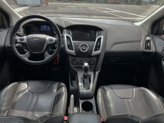 FOCUS 4D . 柴油鋼砲 . 認證車 . 實跑8.9萬公里 . 高雄在地深耕 .二手新古車推薦  :  雄達汽車.  第5張相片