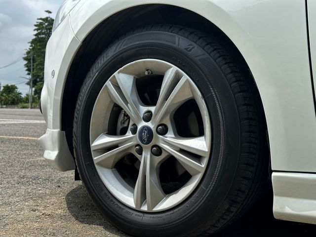 FOCUS 4D . 柴油鋼砲 . 認證車 . 實跑8.9萬公里 . 高雄在地深耕 .二手新古車推薦  :  雄達汽車.  第16張相片