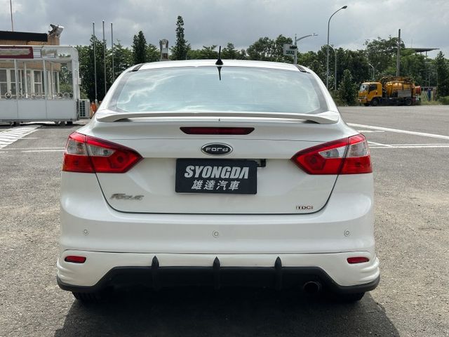 FOCUS 4D . 柴油鋼砲 . 認證車 . 實跑8.9萬公里 . 高雄在地深耕 .二手新古車推薦  :  雄達汽車.  第18張相片