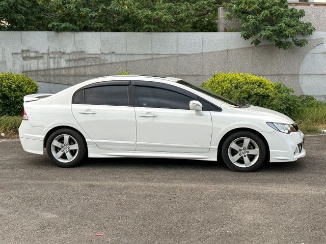 追風神車永遠風行的K12.原鈑件.天窗.換檔快撥片.恆溫.倒車顯影.多元影音.氣氛讚車況優.舒適又好開.我就是目光焦點!  第20張相片