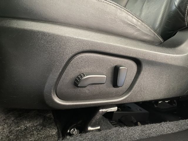 XT-P新車136萬.4WD頂配.水平對臥2.0渦輪.240P大馬力.全景天窗.IKEY免鑰.雙區恆溫.加熱椅.保證實錶  第17張相片