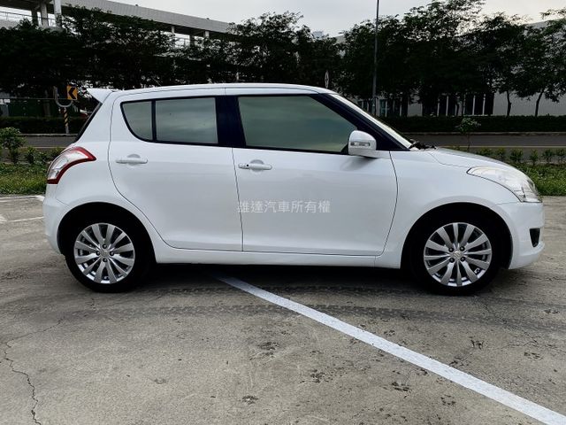 SWIFT 1.4絕對比1.2省油好開，一年跑不到一萬，原版，升級安卓大螢幕，6安/I-KEY/倒車顯影/恆溫  第3張相片