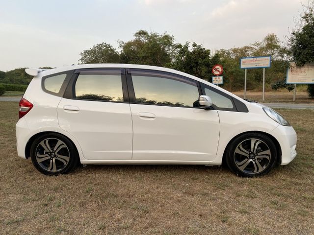 一年只跑1.1萬.最熱門小車.輕旅小車宿/代步/載人拉貨跑業務 都適合.Vtis頂級/定速/快撥片/安卓機/加JBL音響  第2張相片