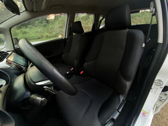 一年只跑1.1萬.最熱門小車.輕旅小車宿/代步/載人拉貨跑業務 都適合.Vtis頂級/定速/快撥片/安卓機/加JBL音響  第17張相片