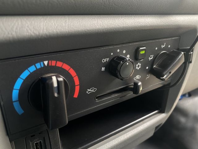 一手車.原漆原鈑件.才跑3萬.一年跑不到5千公里.車況超讚.整車很新.挑戰里程數最少.售價賣最便宜.有冷氣.有倒車顯影!  第15張相片